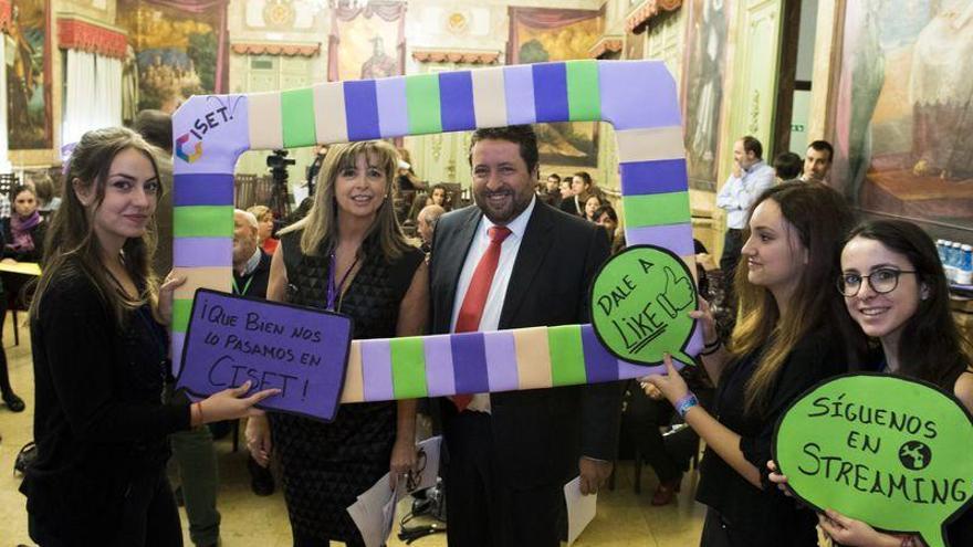 Moliner defiende las oportunidades de futuro que sus tradiciones brindan a Castellón