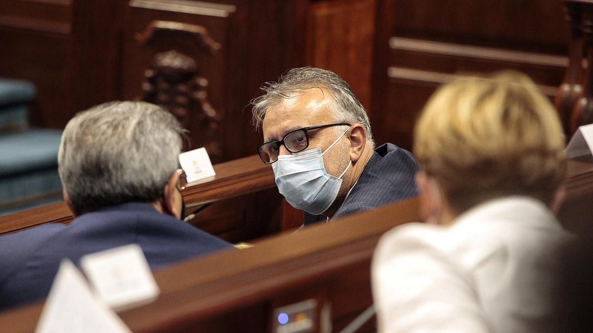 Ángel Víctor Torres durante el pleno del Parlamento de Canarias