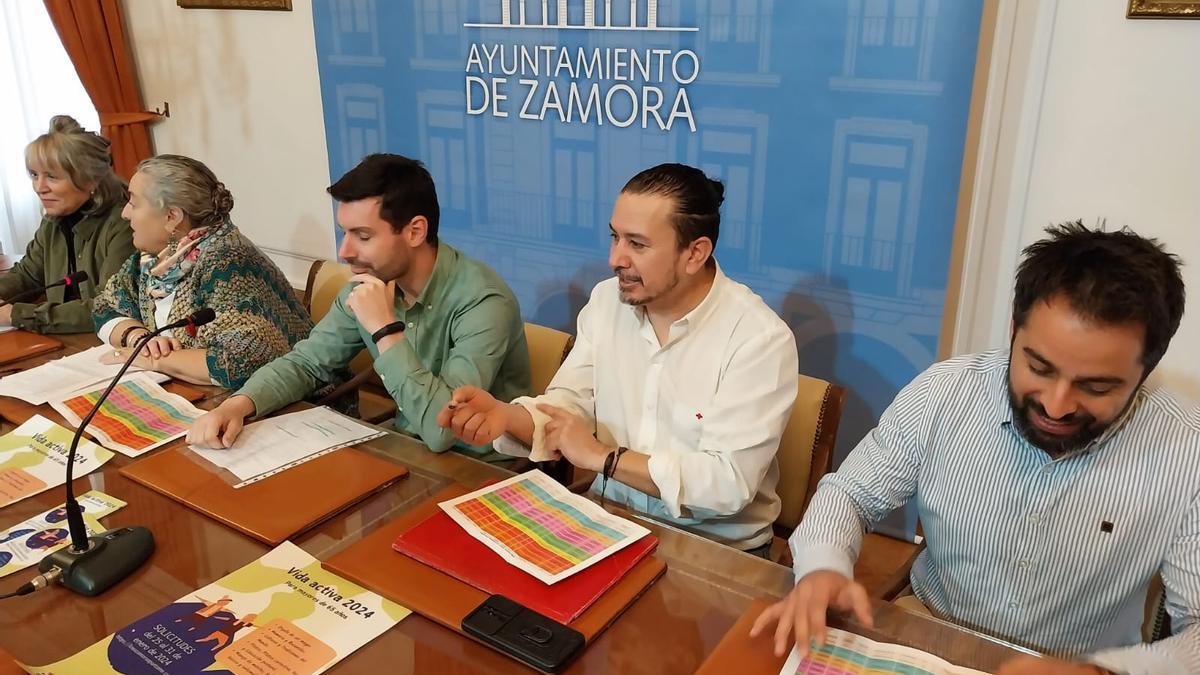 Presentación de los talleres "Vida Activa 2024" en el Ayuntamiento de Zamora