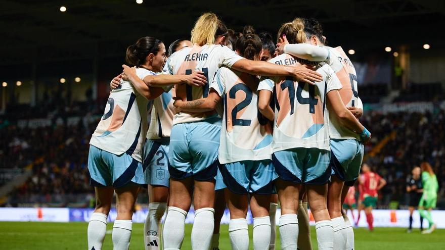 Las futbolistas de España celebrando un gol contra Portugal