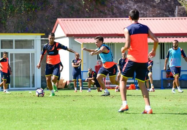 Entrenamiento UD Las Palmas en Barranco Seco ...