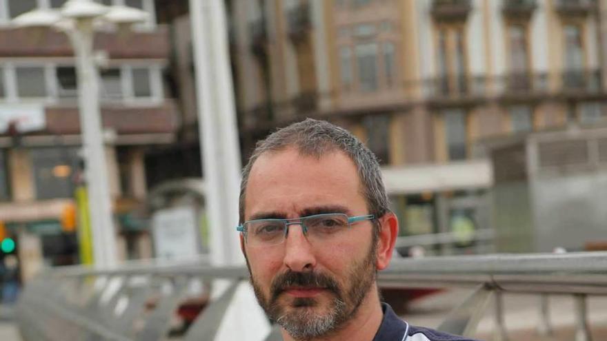 Luis Jonatan Gutiérrez, en el puerto deportivo de Gijón.