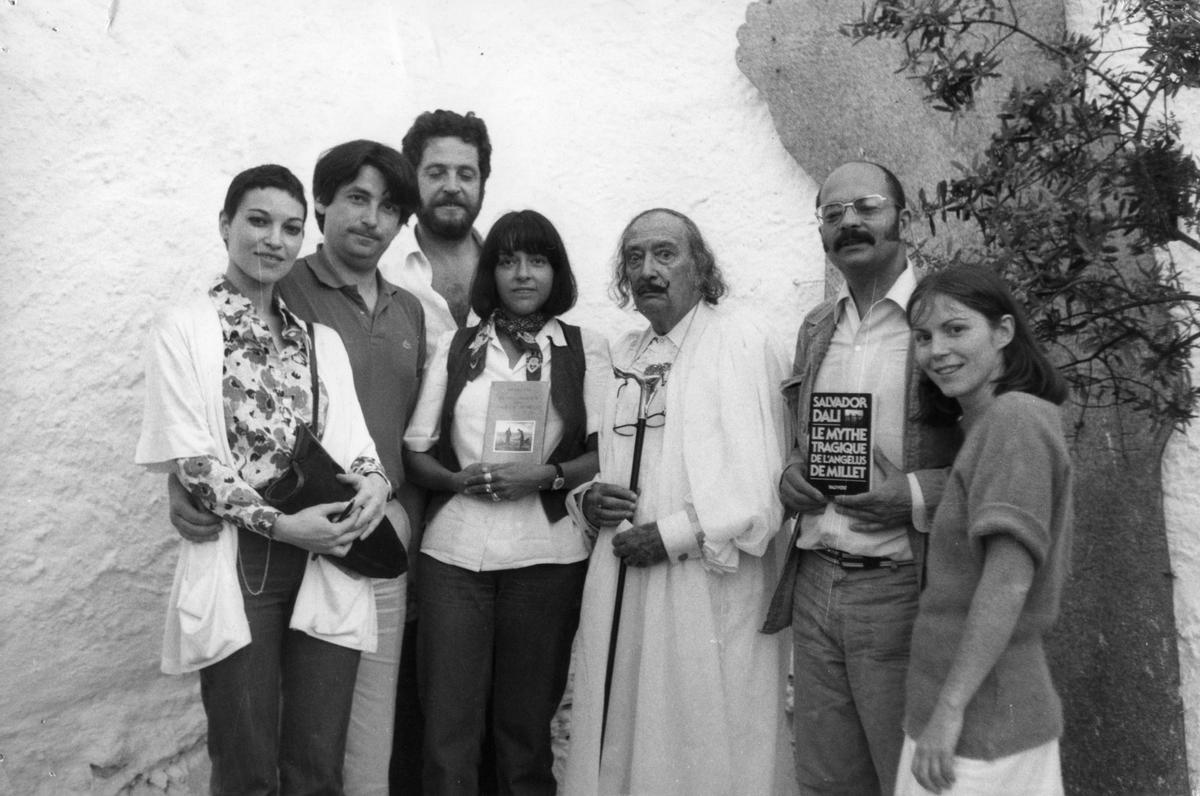 Beatriz de Moura con Oscar Tusquets y Salvador Dalí.