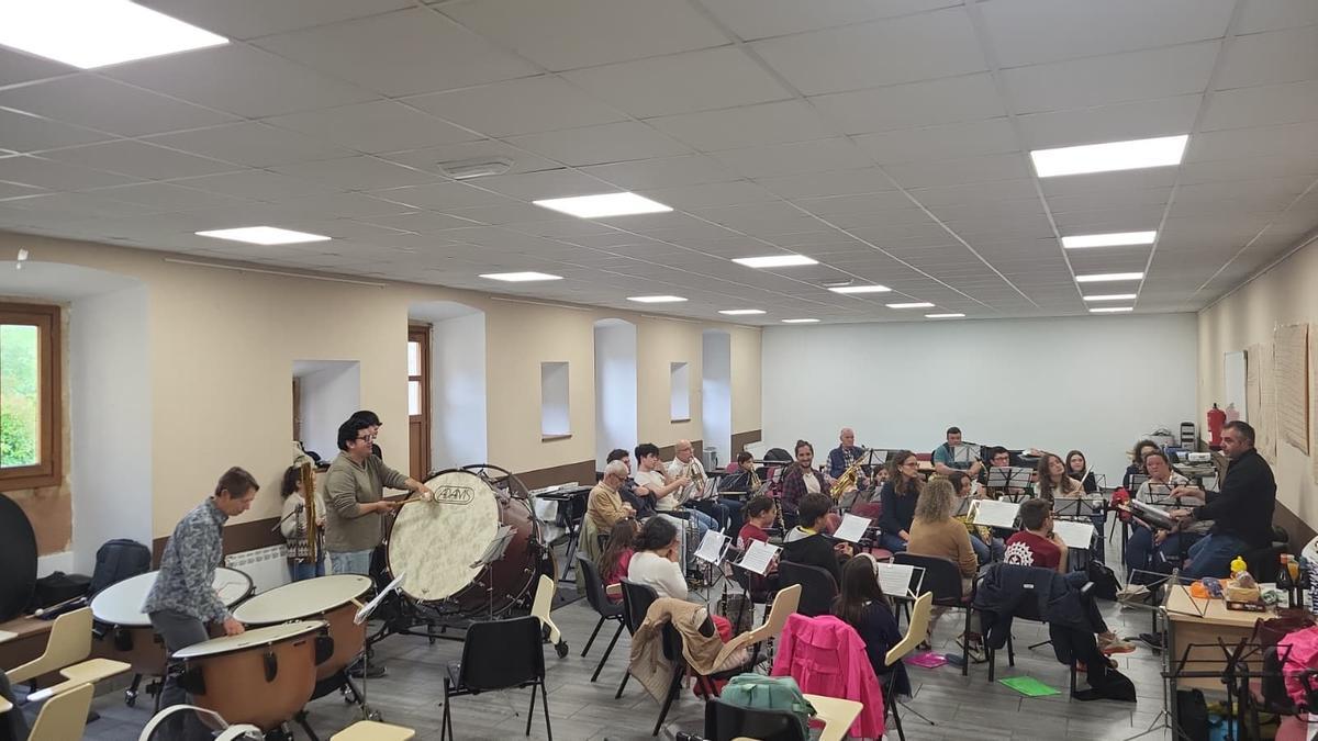 Un ensayo de la Banda de Música de Villaviciosa.
