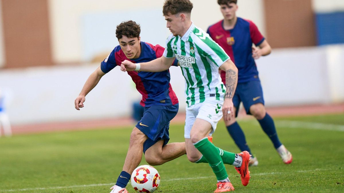 Jugadores de Barcelona y Betis, el pasado jueves.