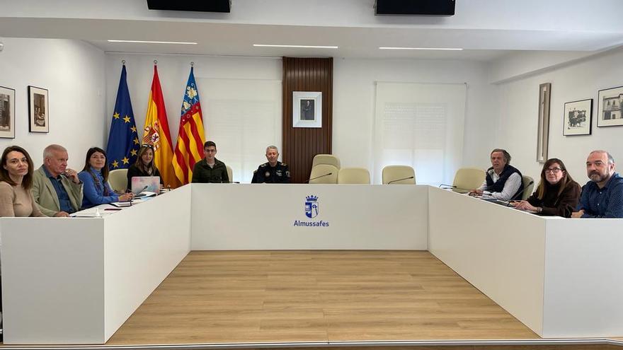 Último reunión para participar el simulacro, en la que participó el Ayuntamiento, APPI, el 1·1·2 y representantes de las empresas Ercros y Ford.