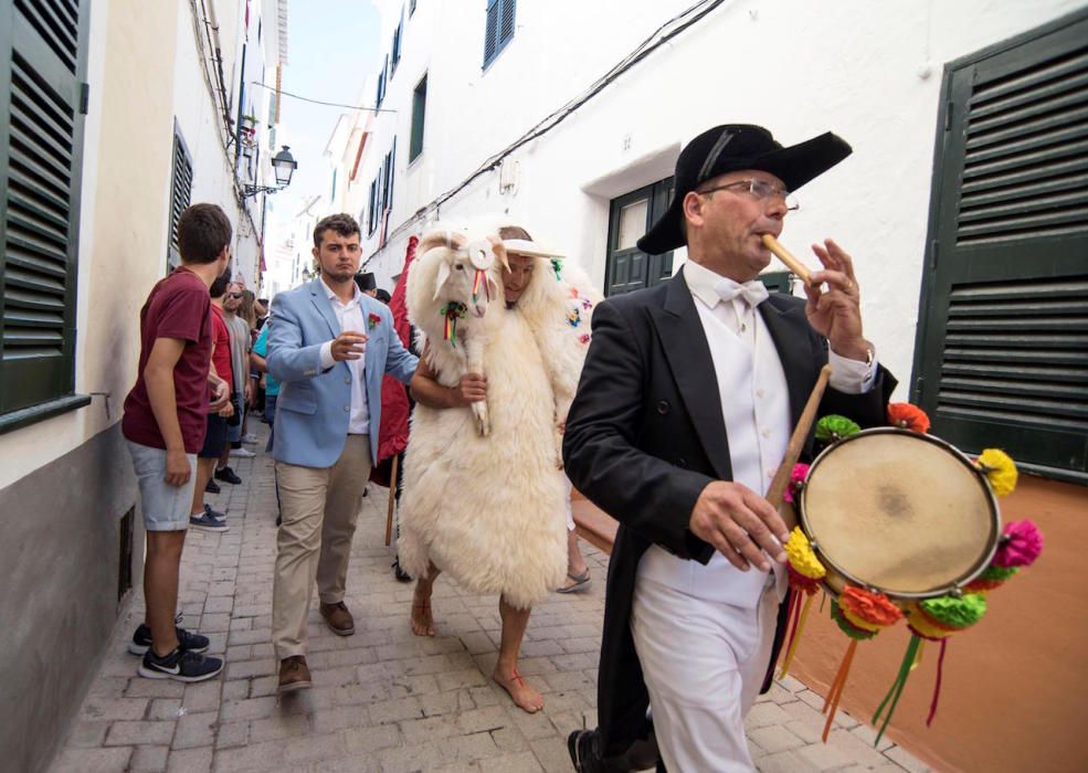 'S'homo des be' anuncia el inicio de las fiestas de Sant Joan de Ciutadella