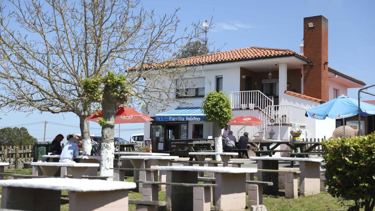 Fachada y exteriores de la Parrilla Isidro
