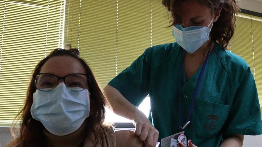 Vacunación entre el personal sanitario del Hospital Universitario Reina Sofía de Córdoba