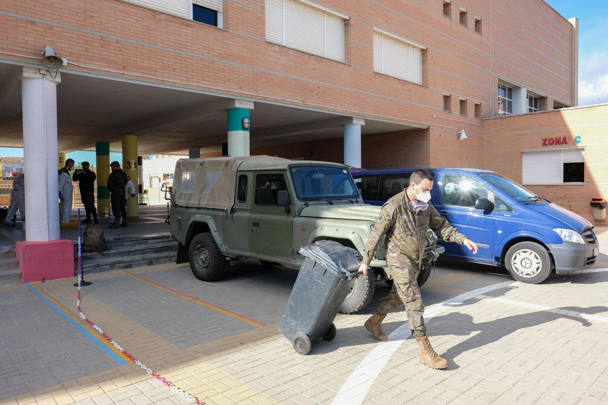 Militares del MOE desinfectan instalaciones de Monforte del Cid