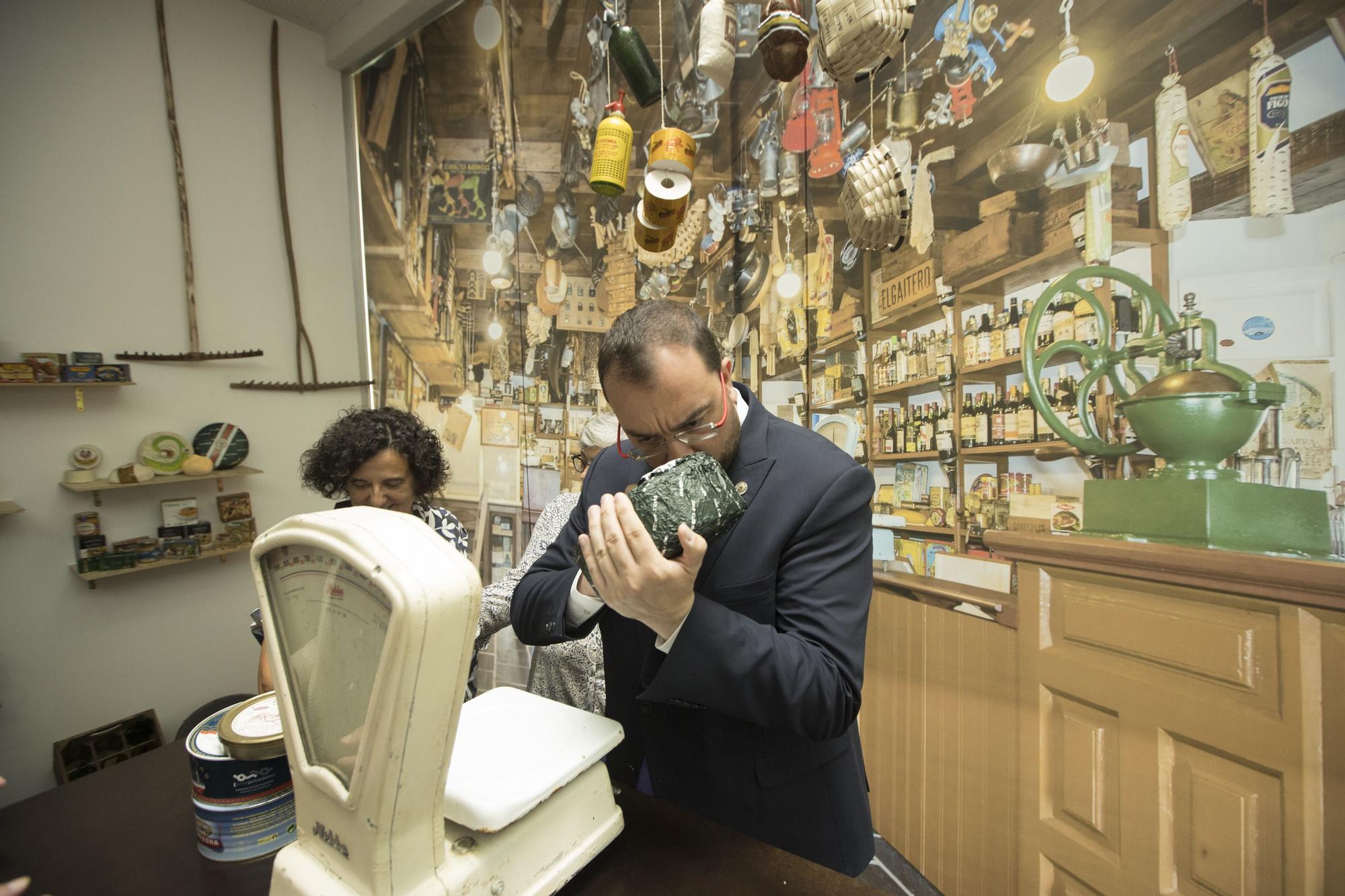 En imágenes: La visita de Adrián Barbón a la Feria de Muestras