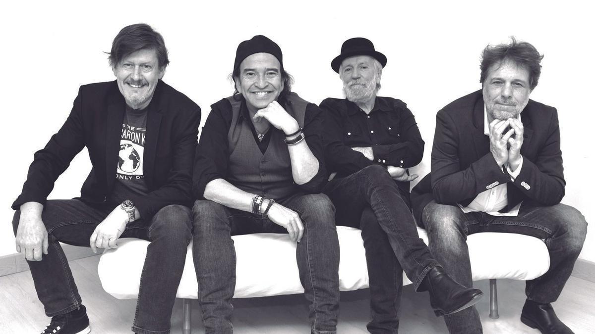 Los Secretos y Pancho Varona, con sombrero. // FdV