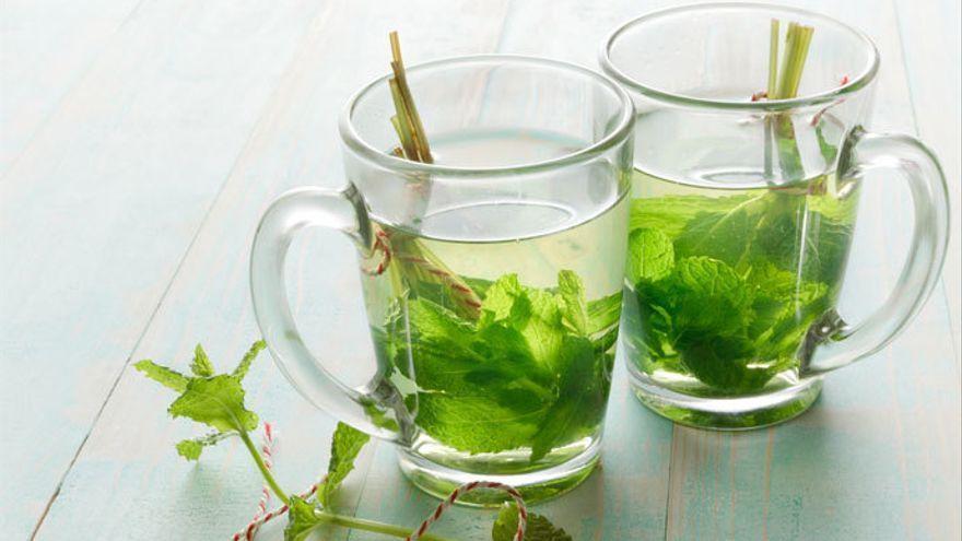 Infusión de menta y té verde.