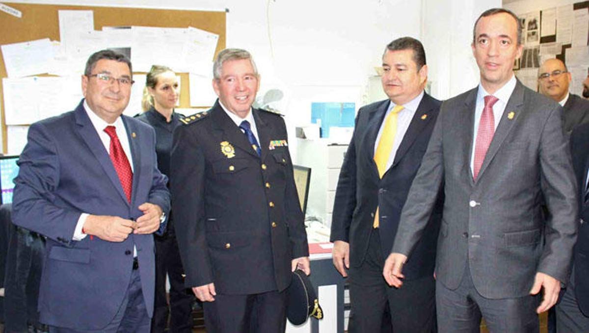 Moreno Ferrer, el comisario veleño, Rafael Álvarez, Antonio Sanz y Francisco Martínez.