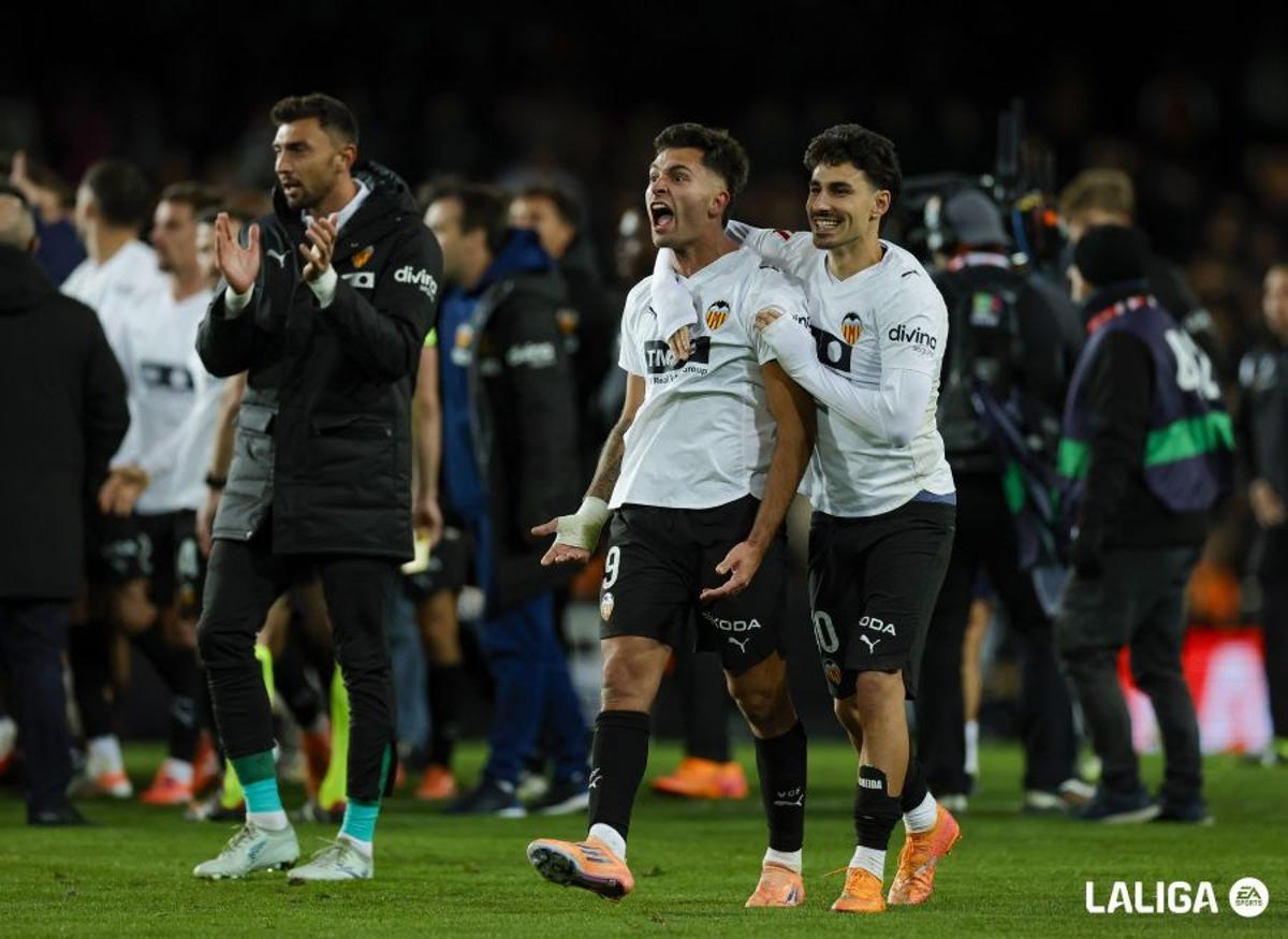 Hugo Duro, eufórico en Mestalla tras el 1-0 entre Valencia y Levante en la jornada 13
