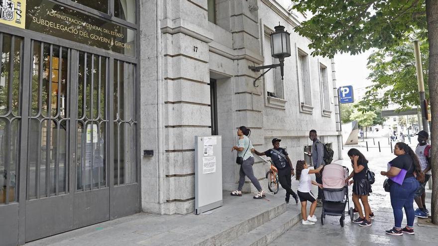 Vídeo | Quins són els requisits per sol·licitar la regularització de perones migrants?