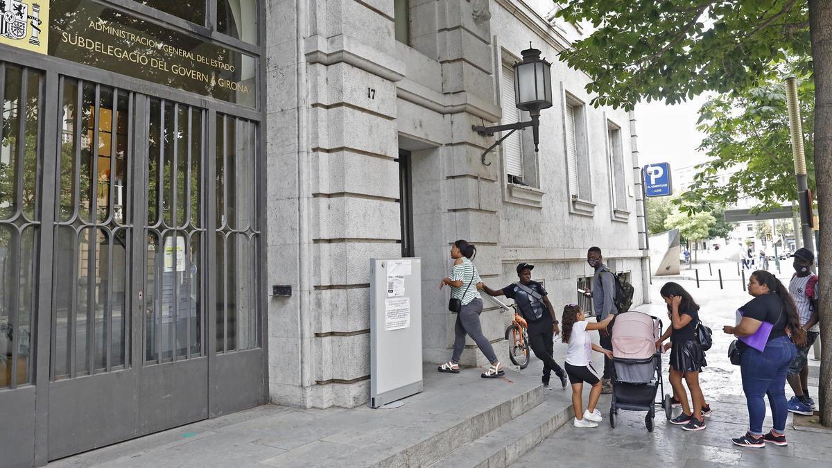 Vídeo | Quins són els requisits per sol·licitar la regularització de perones migrants?