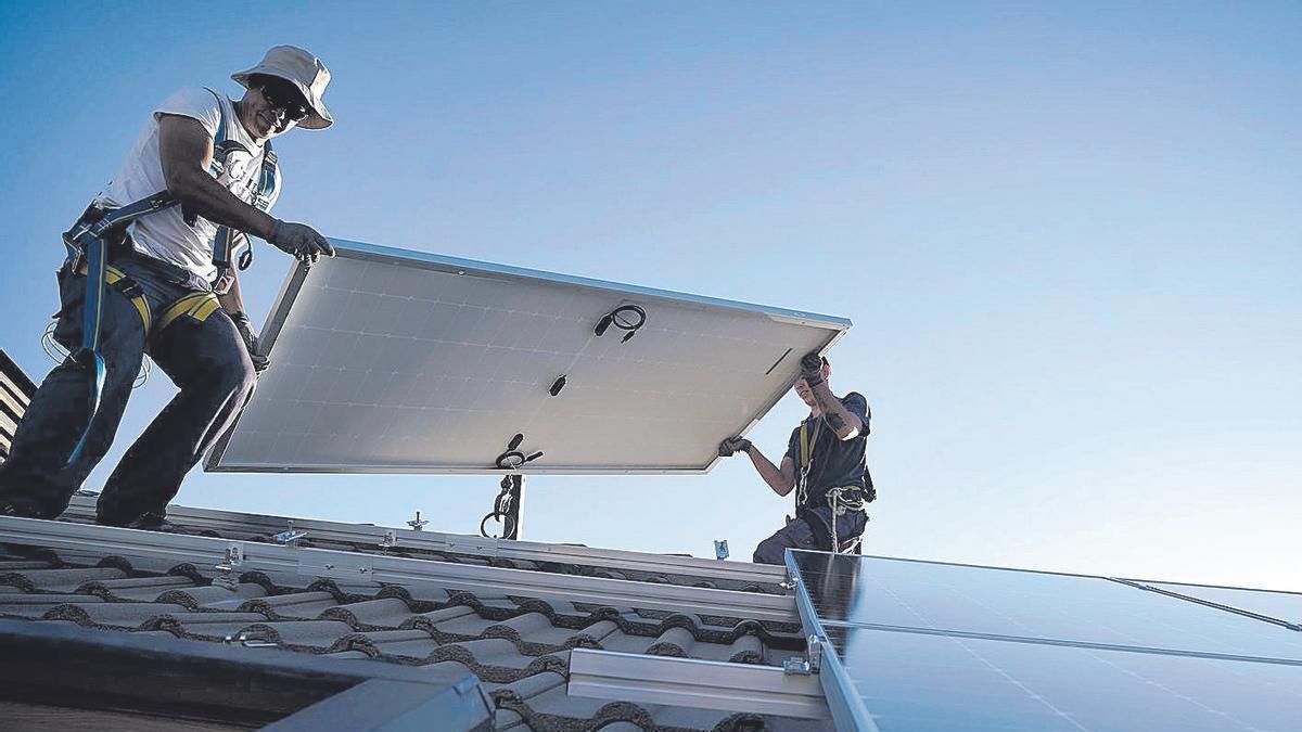 "Dos años esperando las ayudas para instalar placas solares y ya no quedan fondos" "Dos años esperando las ayudas para instalar placas solares y ya no quedan fondos"