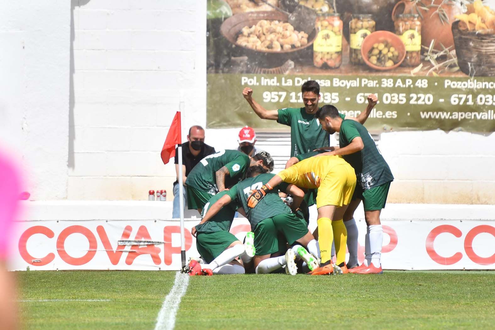 El triunfo del Pozobblanco ante el Córdoba B, en imágenes