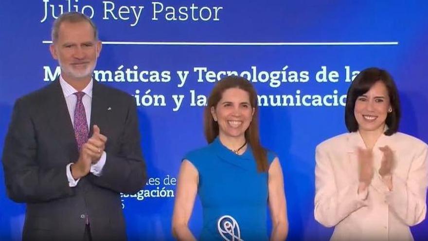 Nuria Oliver recibe de manos del Rey el Premio Nacional de Investigación 2025 "Julio Rey Pastor" en el área de matemáticas y tecnologías de la información y las comunicaciones