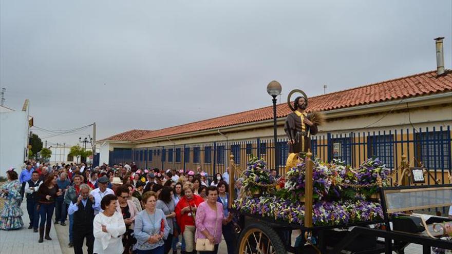 Varios pueblos festejan con romerías al patrón de los agricultores