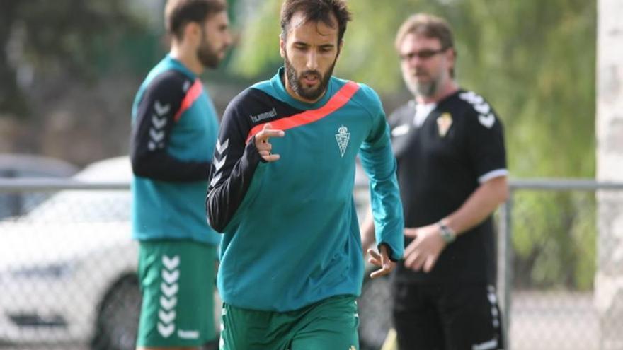 Rivas no entrena por precaución y Fran Morante lo hace al margen