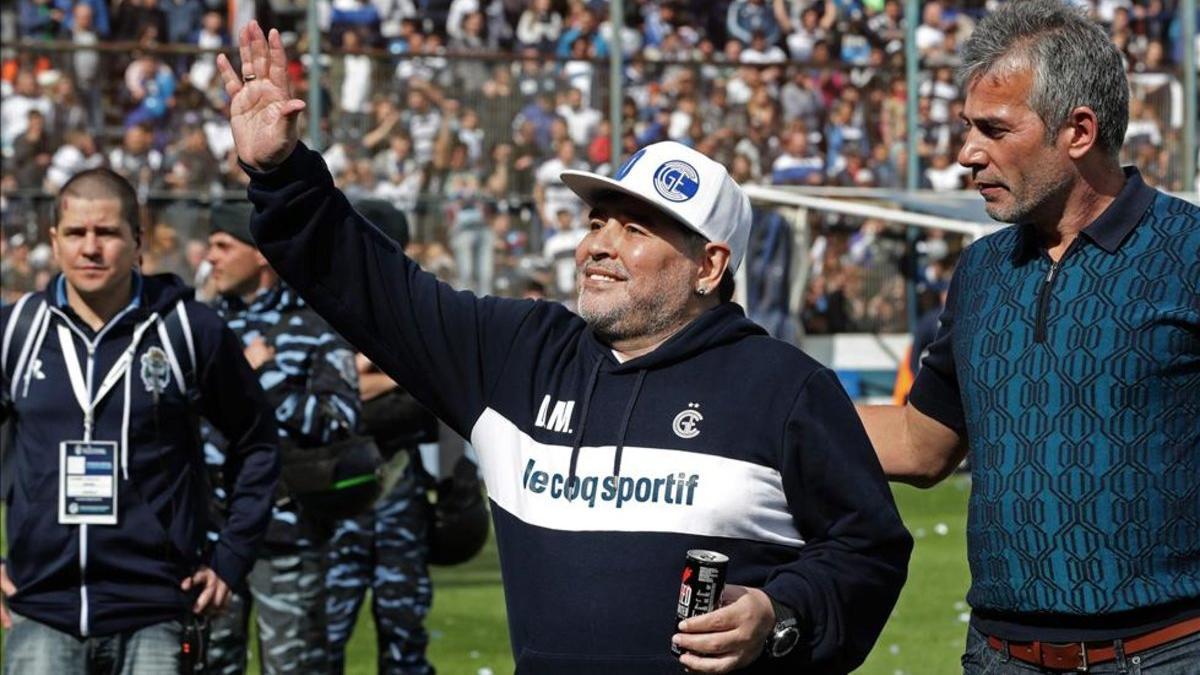 Diego Maradona genera mucha expectativa en su nueva etapa como DT de Gimnasia