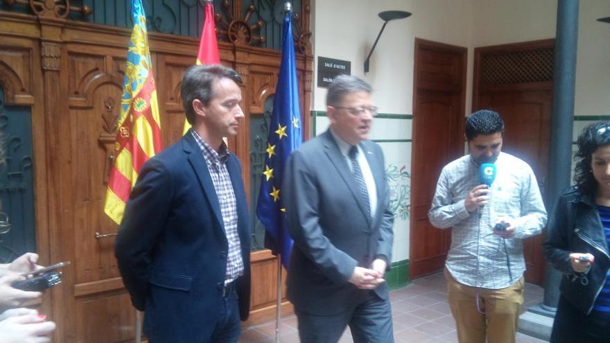 El alcalde de Vilafranca, Óscar Tena, y el president Puig, esta mañana.