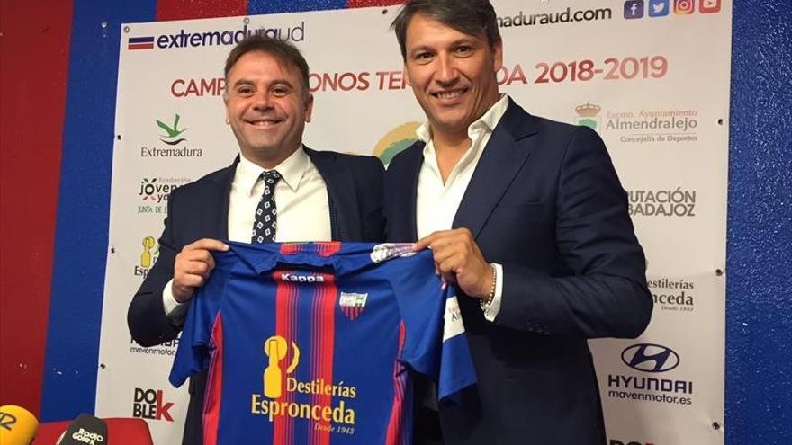 López Ramos apuesta por la base del ascenso y llega Tienza