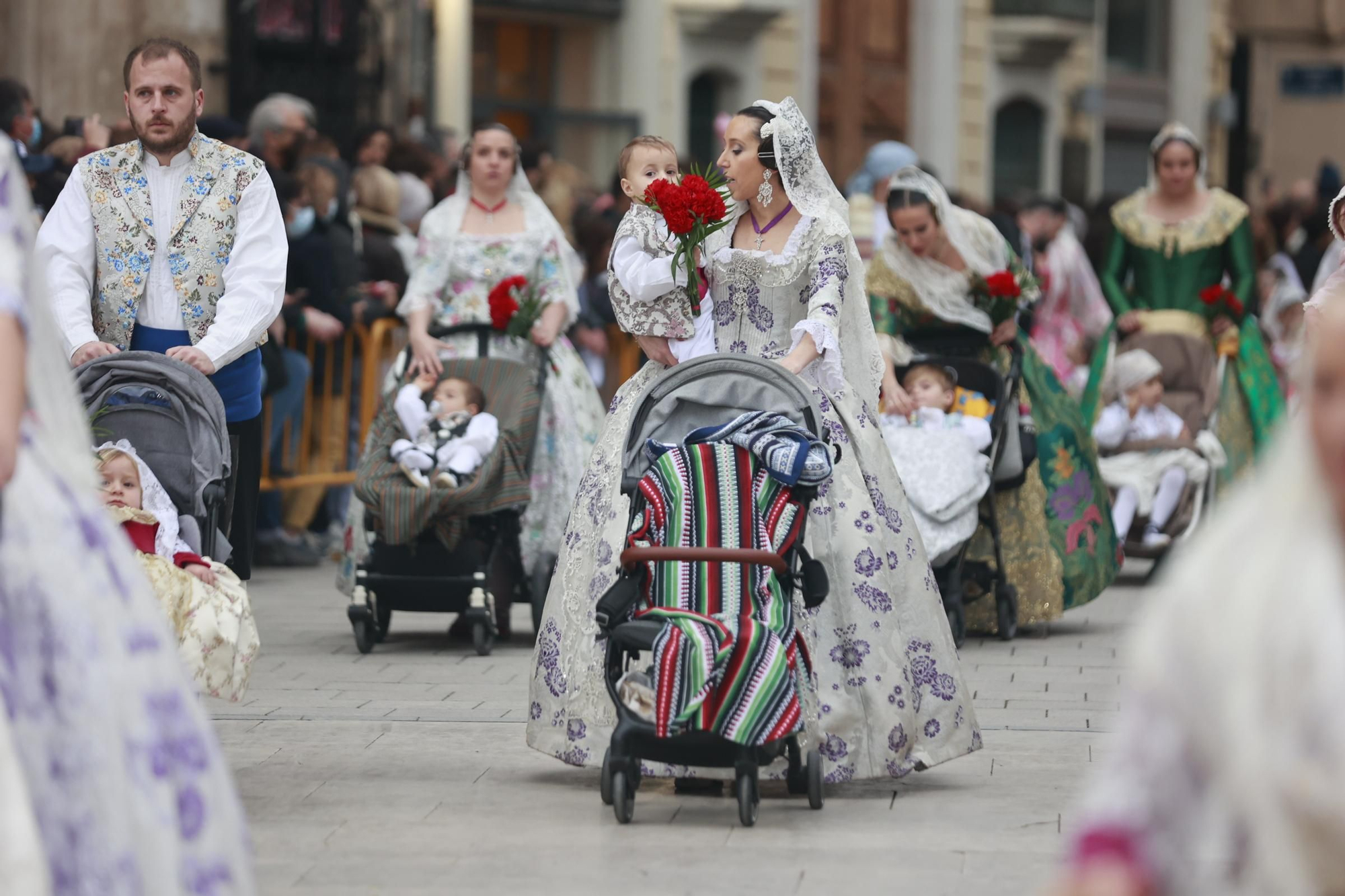 Búscate en el segundo día de ofrenda por la calle Quart (entre las 18:00 a las 19:00 horas)