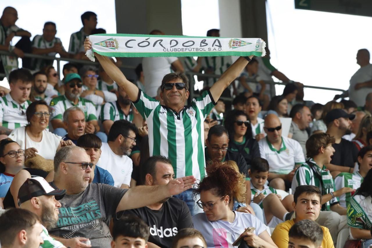 Córdoba CF-Ponferradina | Las imágenes de la afición blanquiverde en el play off de ascenso