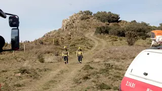 Els Bombers donen per controlat l'incendi de Portbou