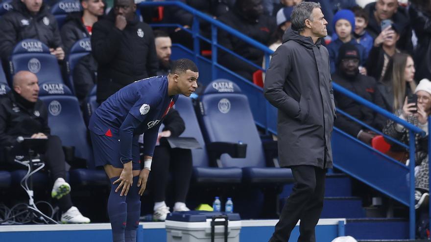 Luis Enrique: "Sigo con la esperanza de que Mbappé siga, imagina que..."