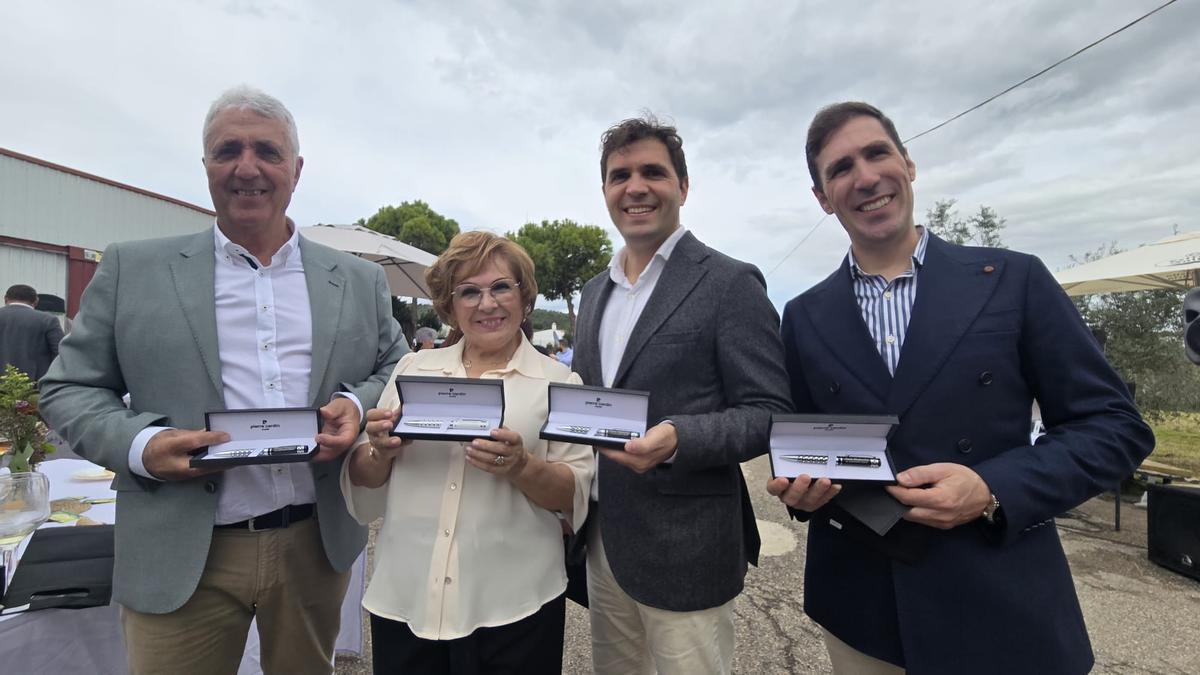 Manuel Madueño, Paqui Ayllón y sus hijos, Pedro y Juan.