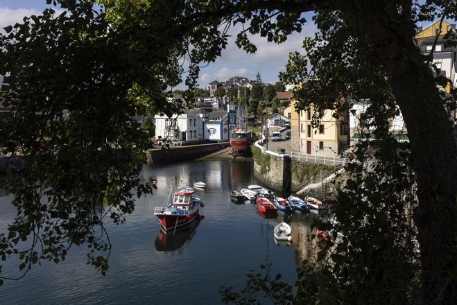 Pueblos guapos de Asturias: Puerto de Vega, un paseo por la historia del mar