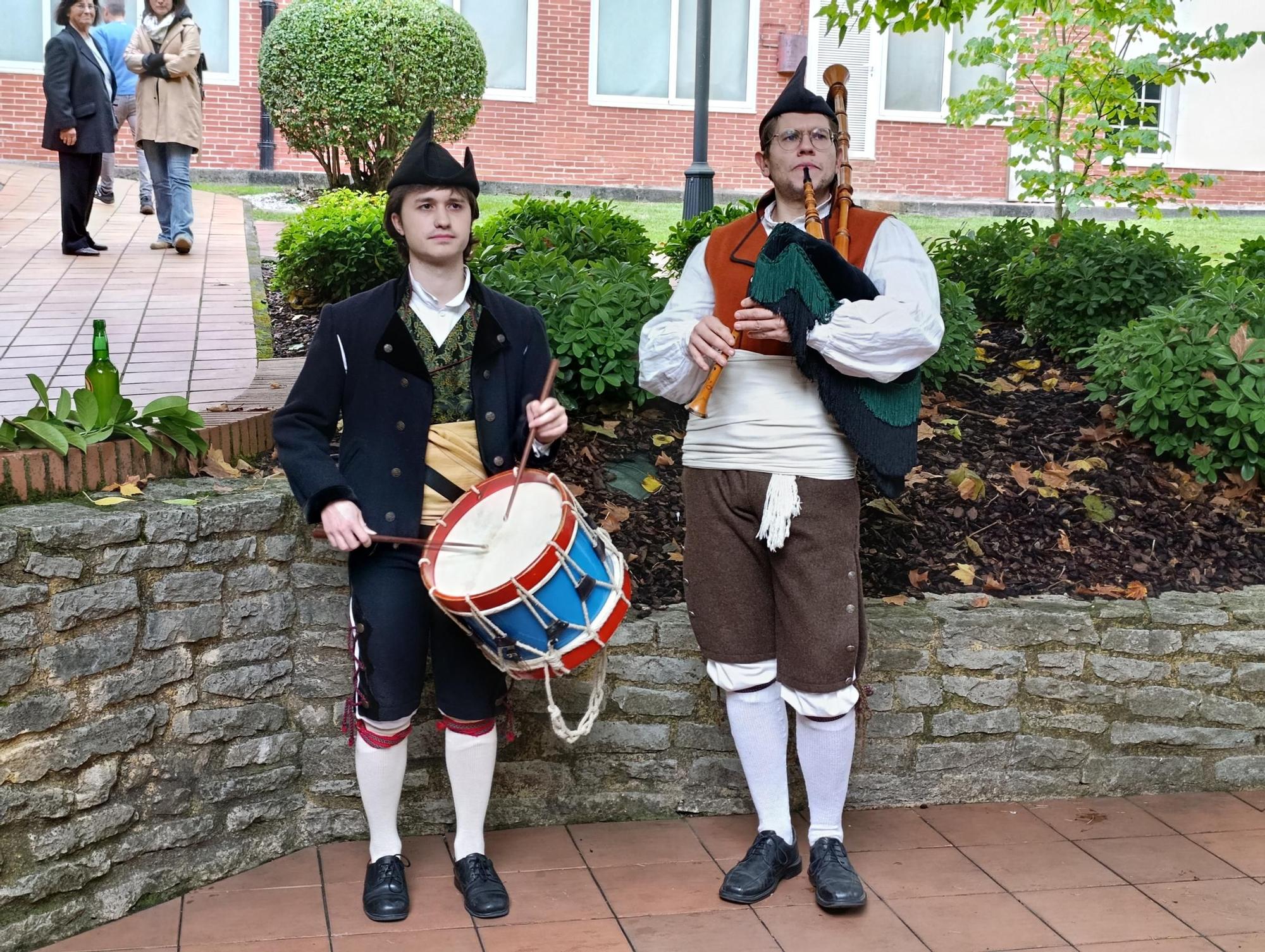 Emotivo y multitudinario homenaje a los sanitarios de Villabona