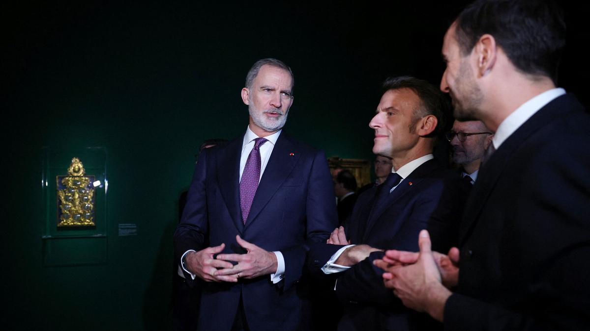 FELIPE VI MACRON | Felipe VI visita con Macron la exposición dedicada al Gran Delfín en el Palacio de Versalles
