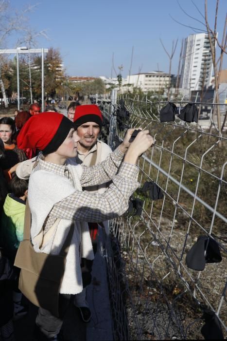 Els Pastorets de Sant Narcís pengen crespons negres al Parc Central