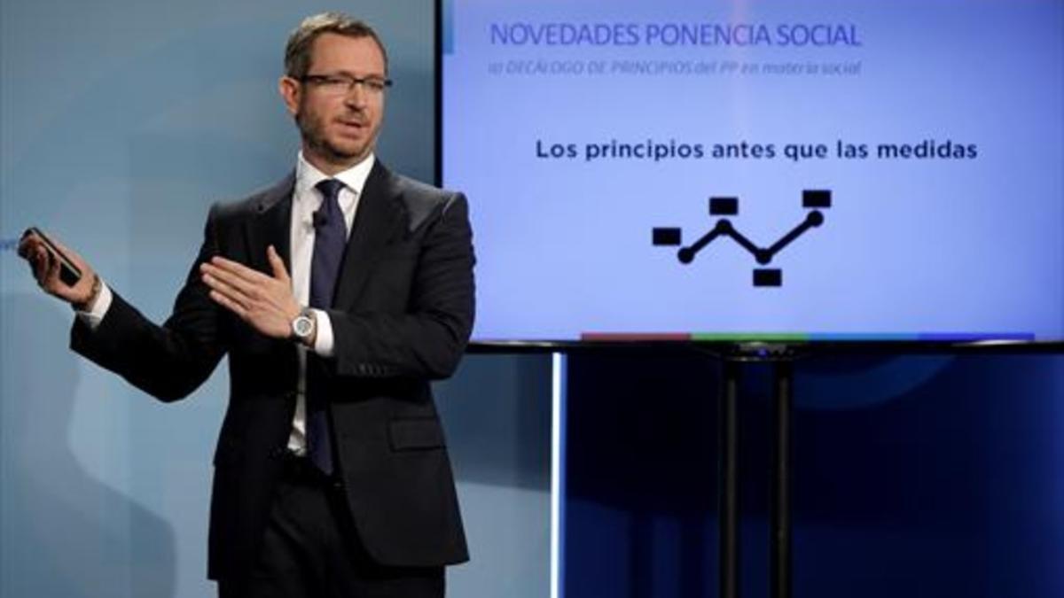 Maroto presenta la ponencia social del PP, ayer en Madrid.