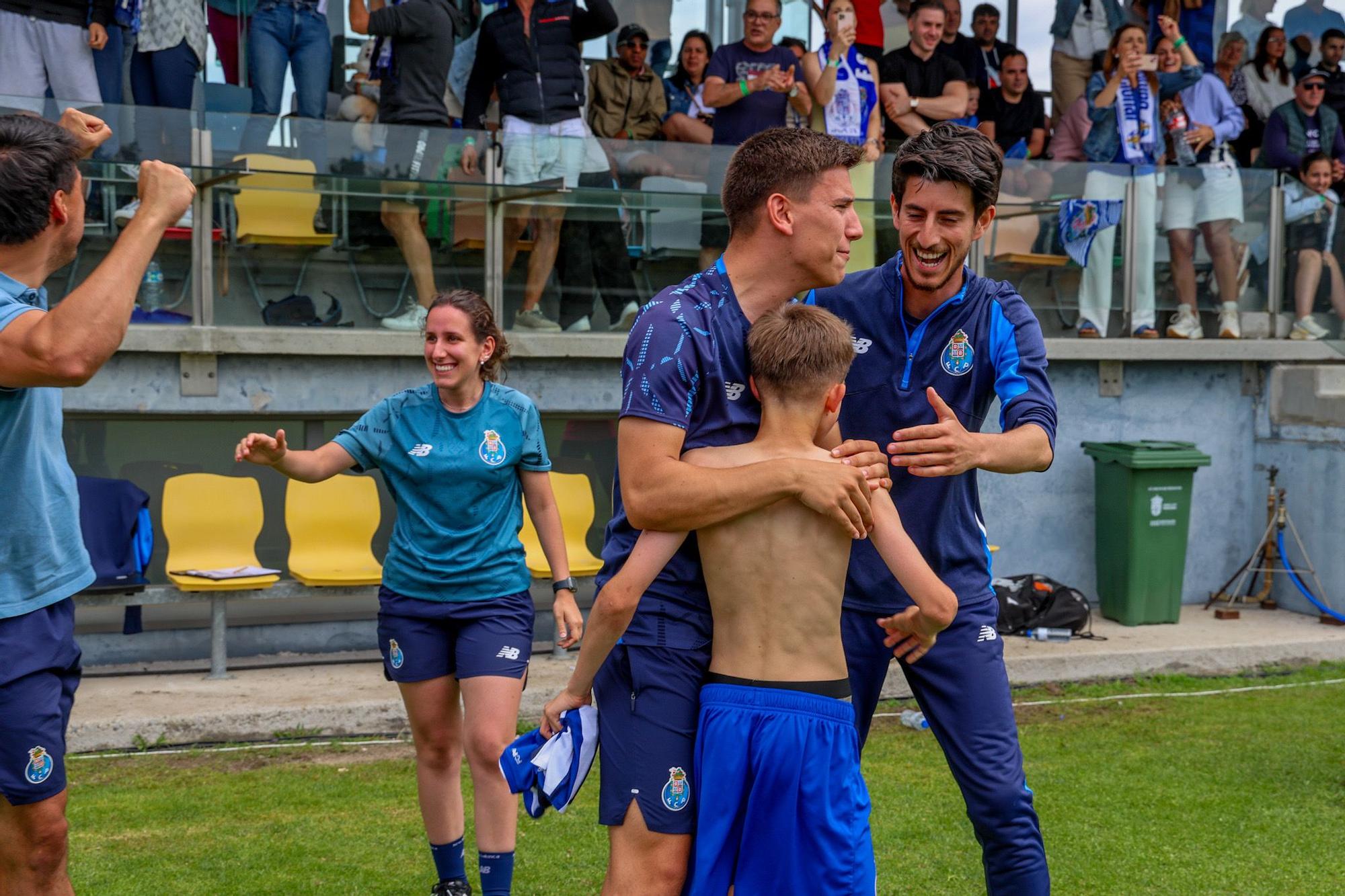 El Porto se lleva el primer título de Arousa Fútbol 7 a Portugal