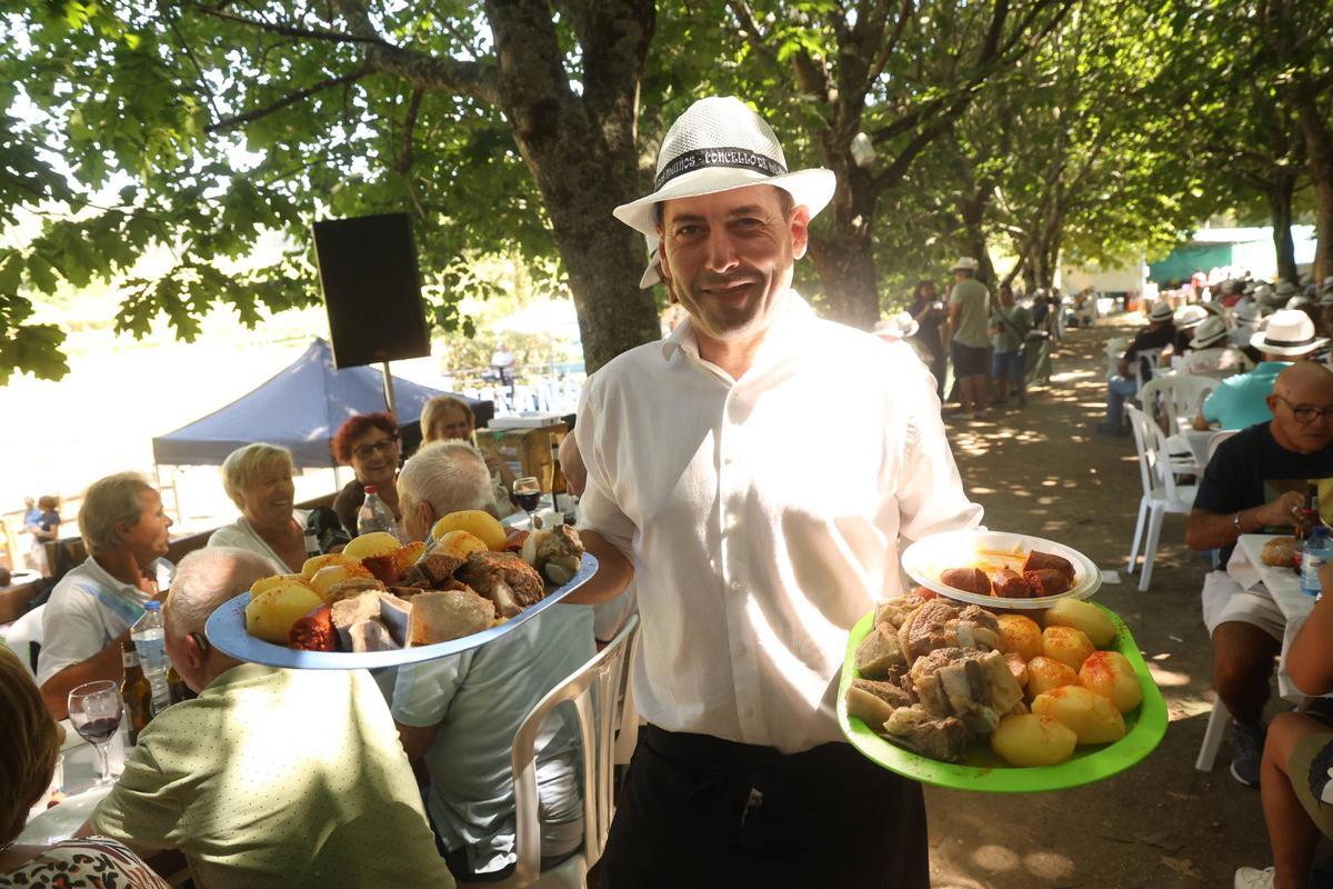 El reparto de carne «ó caldeiro».