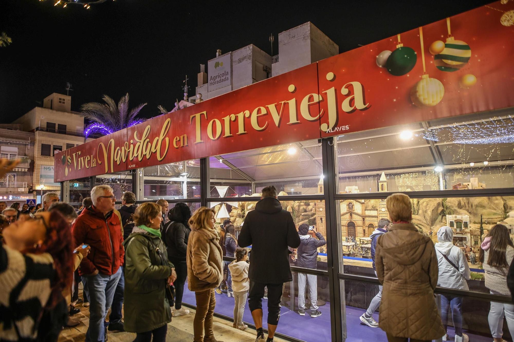 Inauguración del Belén Municipal e iluminación navideña en Torrevieja