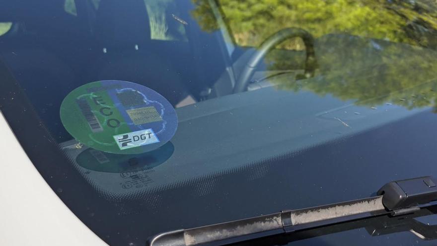 Existe una multa de la DGT por llevar un ambientador en el espejo retrovisor  del coche? - Autofácil