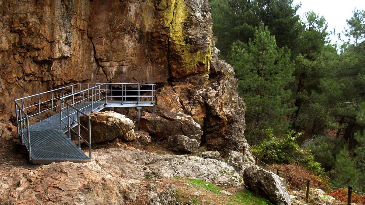 Cueva Chiquita, yacimiento de arte rupestre en el corazón de Las Villuercas.