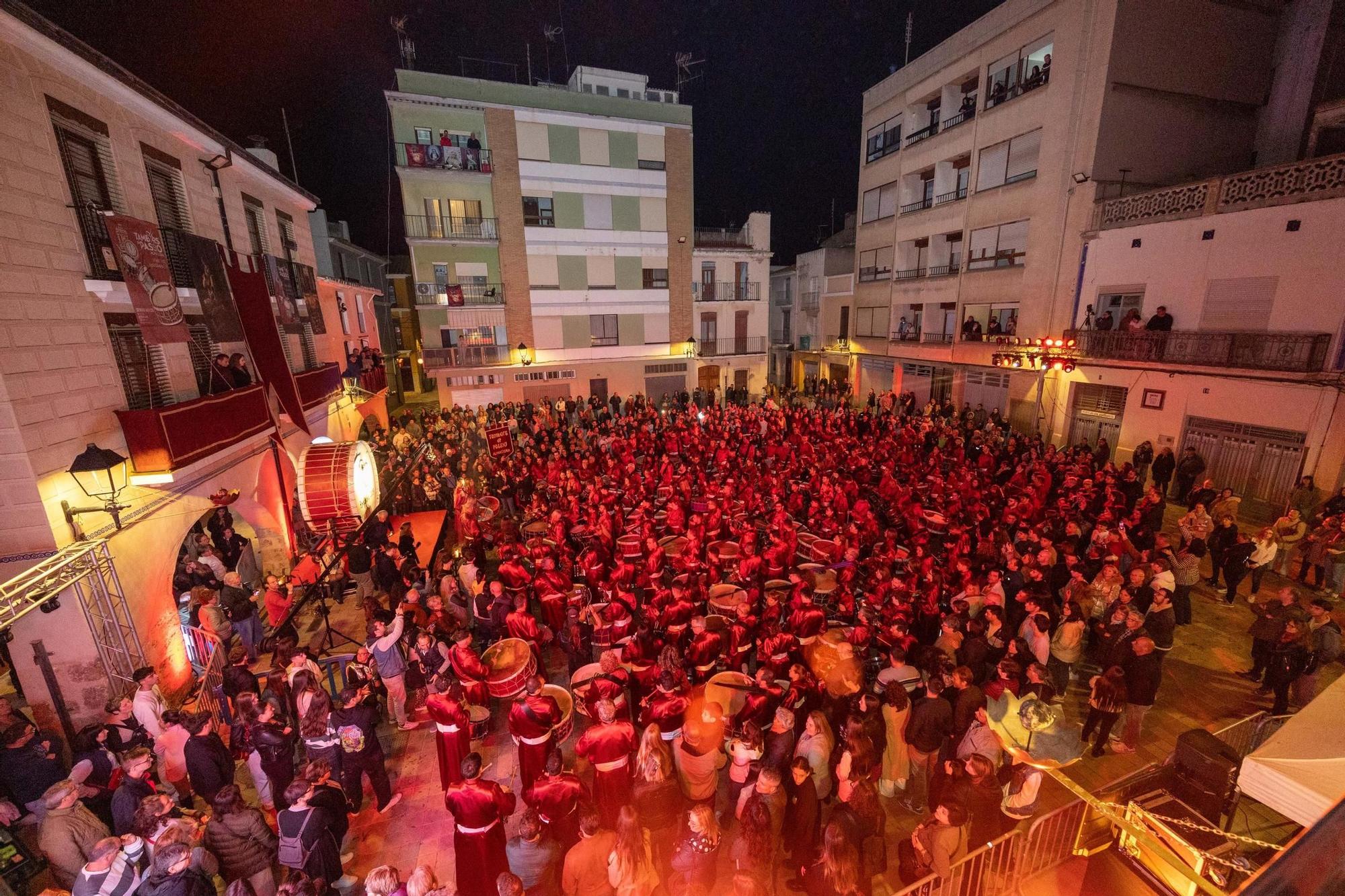 Almassora retumba con la Rompida de la Hora, uno de los actos más esperados de Semana Santa