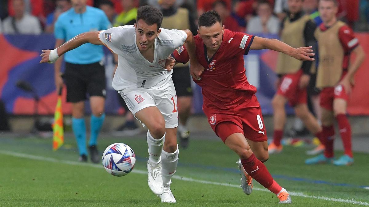 Eric Garcia, (izquierda) en una acción del España-República Checa de la Nations League