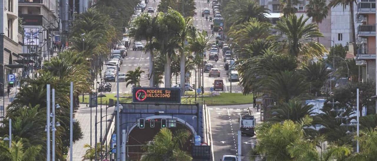 Panorámica de la avenida Tres de Mayo de Santa Cruz de Tenerife. | |