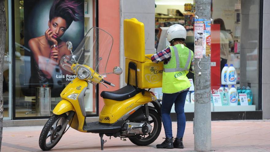 Alertan de cierres de oficinas y despidos en Correos en la Región