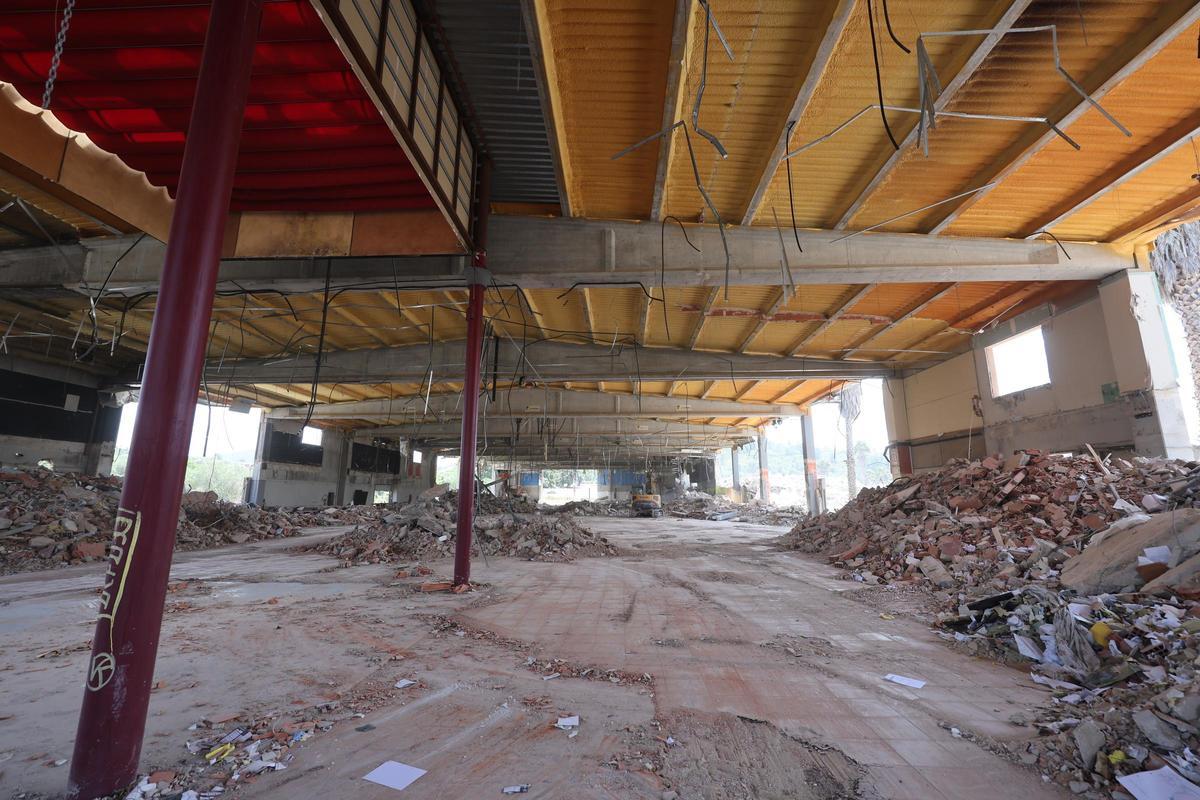 Galería de fotos del derribo de la mítica discoteca Pirámide en Cabanes