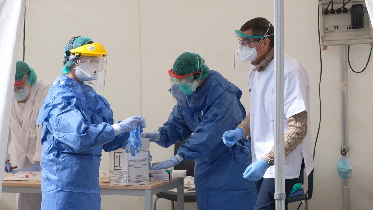 Fotografía de archivo de pruebas PCR en el Hospital de Elda.